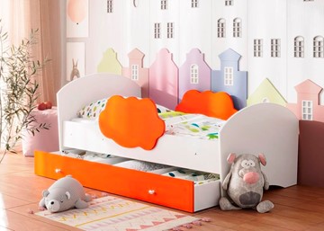 Детская кровать Тучка с ящиком, корпус Белый, фасад Оранжевый в Биробиджане