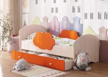 Детская кровать Тучка с ящиком, корпус Дуб млечный, фасад Оранжевый в Биробиджане