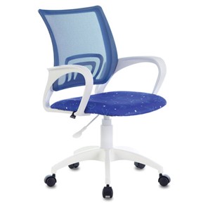 Компьютерное кресло Brabix Fly MG-396W (с подлокотниками, пластик белый, сетка, темно-синее с рисунком "Space") 532405 в Биробиджане